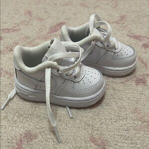 Nike White Air Force 1 Sneakers Classic Design